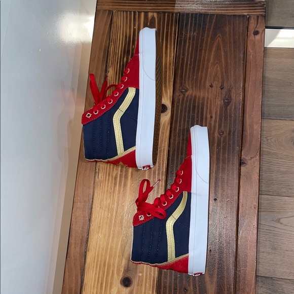 Vans Sk8-Hi Marvel Captain Marvel/ Wonder Woman Sneakers Men’s 6.5 Women’s 8 - Picture 12 of 13